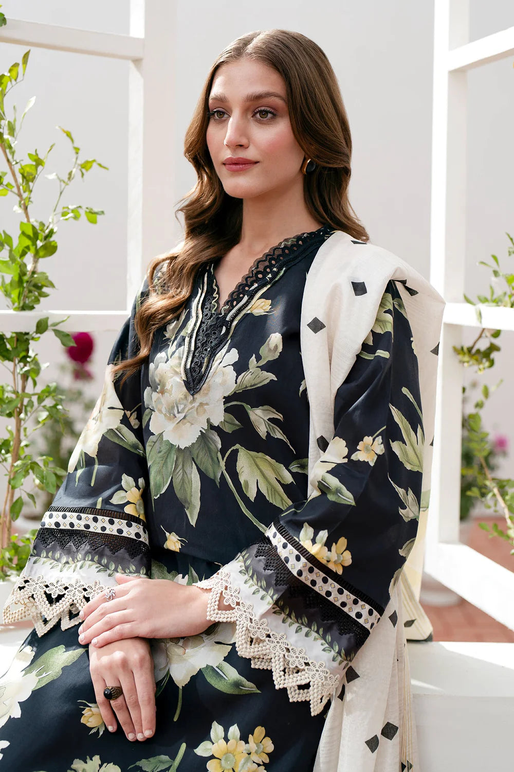 BAROQUE - 3 PIECE PRINTED KARANDI SUIT SV-1062