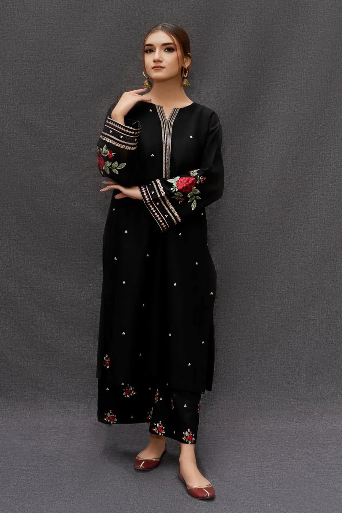 URGE - 3 PIECE EMBROIDRED DHANAK SUIT SV-1035